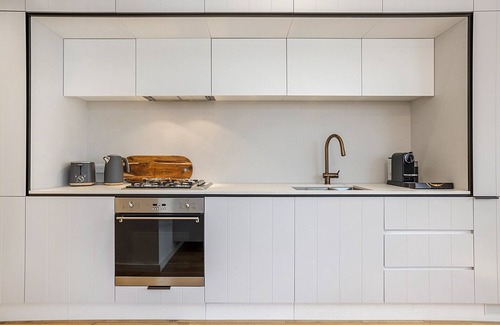 Windsor Apartment | Bright Terrace Unit Next to Chapel St Dining