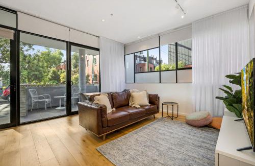 Windsor Apartment | Bright Terrace Unit Next to Chapel St Dining