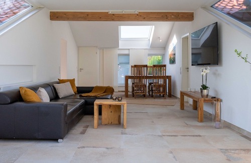 Riederau Apartment | Bright vacation apartment with forest view near the lake