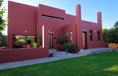 Souda Villa | Bright villa surrounded by orange trees