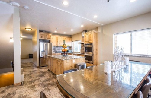 Salt Lake Mountain Resorts Ski Chalet | Brighton Chalet | Majestic Suite 5 Bedroom