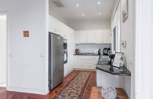 Brighton House | Brighton Chic: 2BR Townhouse Near Beach & Train