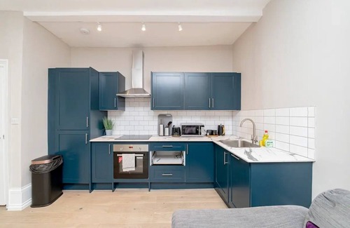 Brighton Apartment | Brighton Train Station 4 Bedroom Flat BN115ALON