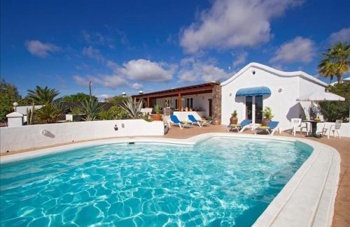 Los Mojones Villa | Brilliant Puerto Del Carmen Villa Dos Piedras 4 Bedrooms Private Pool & Rustic Styled Interior