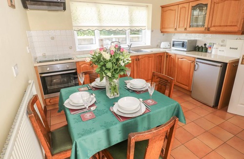 Kidwelly Cottage | BROADFORD FARM BUNGALOW, family friendly, with a garden in Kidwelly