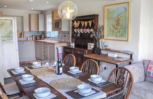 Portmeirion Cottage | Bron Madog is perched on a hillside above the Porthmadog estuary.