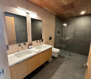 Brooklyn House | Brooklyn Shore Lodge