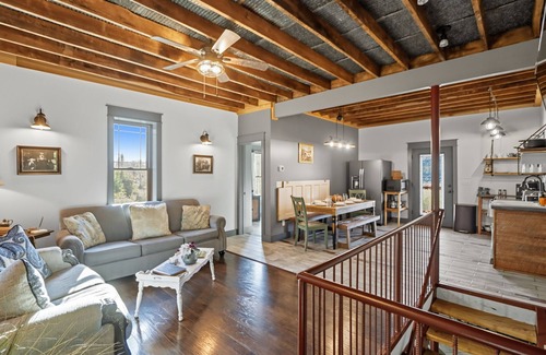 Helmsburg House | Brown Co, Hot Tub, King Bed, Sleeps 10, Bumper Pool, 5 Smart TVs Firepit, Grill