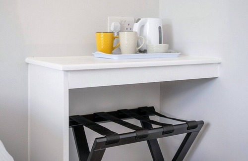 Tramore Apartment | Brownstown Head Room(@BurrowLodge)