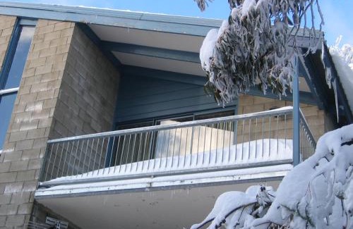 Falls Creek Cabin | Brucktal Apartment