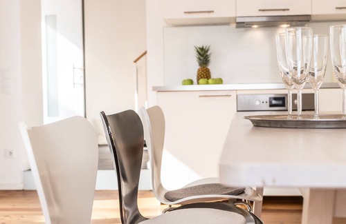 Mainz House | "Brunnenhaus": Stylish vacation home with Mediterranean courtyard and huge garden