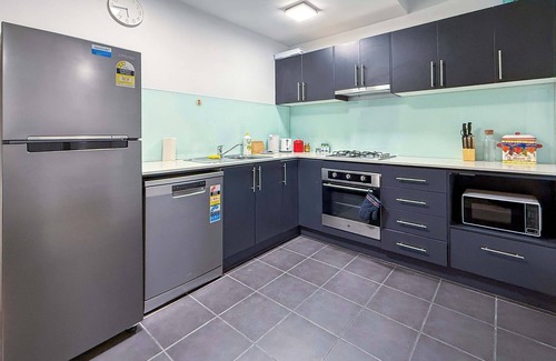 Brunswick Apartment | Brunswick 2B Living Near Sydney Rd w/Free Parking