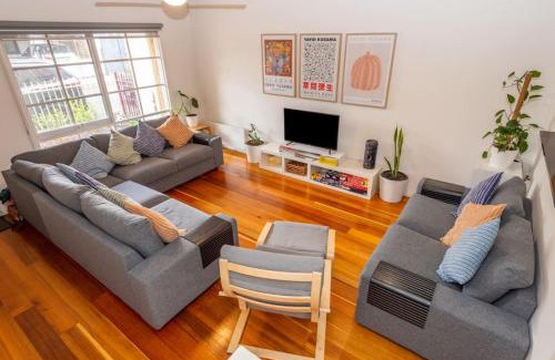 Brunswick House | Brunswick 3bdrm townhouse, with parking by Custom Bnb Hosting