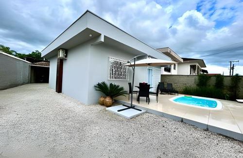 Brusque House | Brusque: Casa aconchegante com piscina