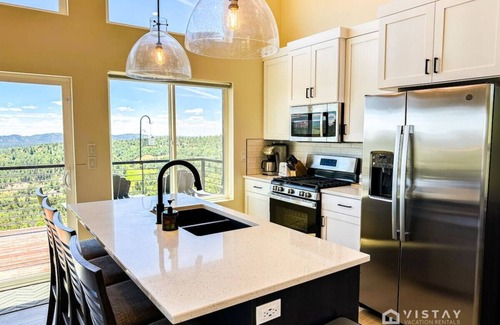 Long Valley Junction Cabin | Bryce View Cabin - New Cabin with Amazing Views!