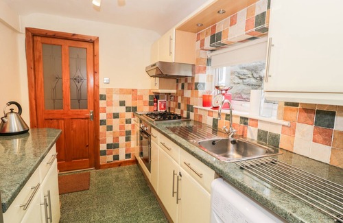 Manod Cottage | BRYN EITHIN, pet friendly, with a garden in Manod