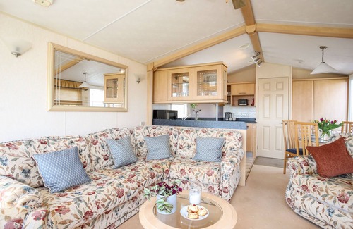 Dulas Cottage | BRYN HYFRYD CARAVAN, family friendly, with a garden in Moelfre