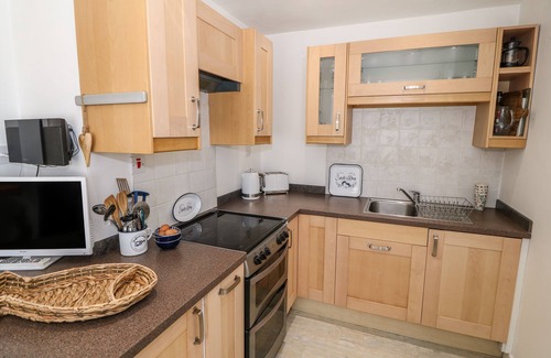 Rhydwyn Cottage | BRYN MÔR, pet friendly, luxury holiday cottage in Church Bay