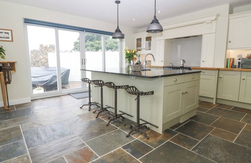 Malltraeth House | BRYN TIRION, family friendly, character holiday cottage in Llangefni