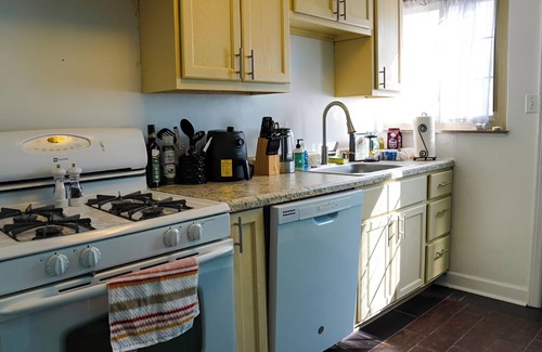 Near East Columbus Apartment | Budget 3BR by Franklin Park, Downtown, OSU