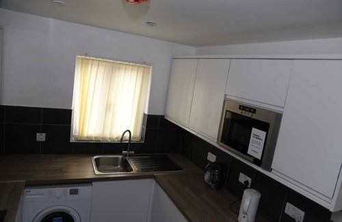Thamesmead East House | Budget 4-Bedrooms In Thamesmead