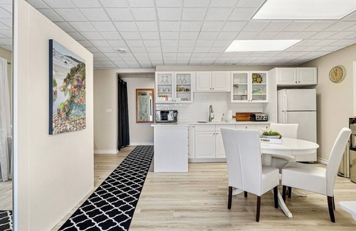 Rochon Sands Apartment | Buffalo Lake Lakefront Sunroom KingBD