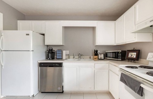 Starkville Condo | Bulldog Academy. Convenient to MSU. Safe location.