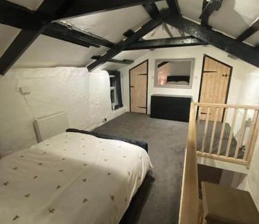 Redruth House | Bumblebee Cottage