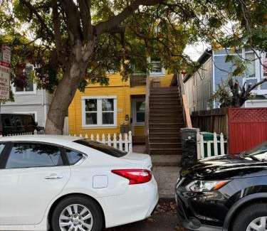 Clawson Apartment | Bumblebee House