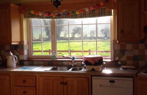 Ardnatrush House | Bun na Sleibhte (bottom of the mountains) majestic, idyllic mountain views