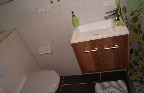 Themar Cabin | Bungalow 1 am Waldhof - feel at home in nature