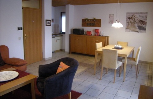 Dipperz House | Bungalow 31 on the edge of the forest in the vacation complex RHÖN RESIDENCE with 1 bedroom.