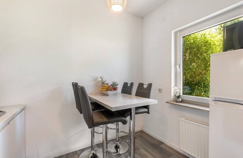 Niedenstein House | Bungalow 'Elefant' with Shared Terrace, Shared Garden and Wi-Fi