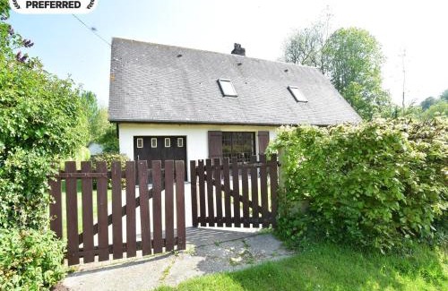 Saint-Pierre-le-Vieux House | Bungalow in France near Castle & Hiking Trails