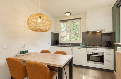 Vlierden House | Bungalow in Park De Peel - Car-Free Retreat