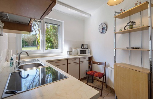 Ronnau House | Bungalow 'Lemke Mit Terasse' with Private Garden and Wi-Fi