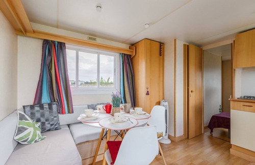 Palmela House | Bungalow 'Quinta Simão' with Shared Pool, Wi-Fi and Air Conditioning