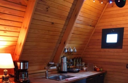 Cinarcik Apartment | Bungalow with Shared Garden near Beach in Cinarcik