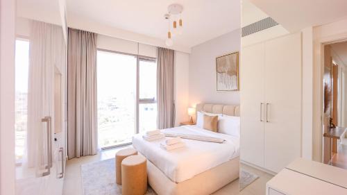 Za'abeel 2 Apartment | Burj Khalifa view with Grass Turf Balcony-Downtown by Tanami Holiday Homes