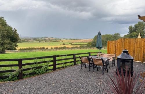 Thirsk Cabin | Burtree Country House, Tipi's, Treehouse & Lodge & house rooms with hot tubs in a private garden