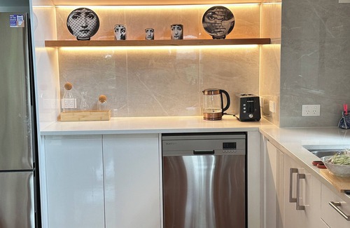 Onetangi Cottage | Bush Beach Delight - Onetangi Holiday Home