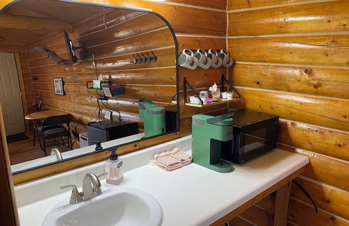 Tok Cabin | Bush Pilot Cabin-Modern Comfort in the Last Frontier (For families or casual travelers)