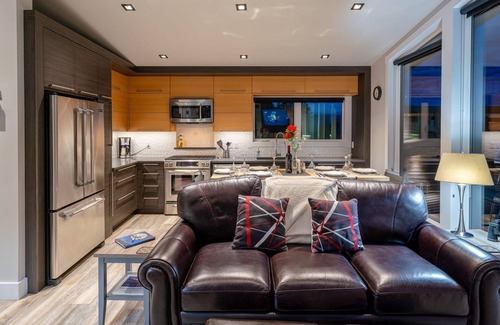 Campbell River House | Business # 896433802 Oceanfront, Secluded, Sandy Beach, Private Hot Tub