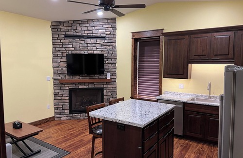 Sabetha House | Business Stay Made Easy - Remodeled Downtown Apt w/Workspace