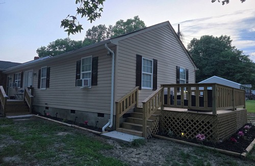 Lackey House | Buskey's Cozy Haven Williamsburg.5 Minutes from Busch Gardens and Water Country