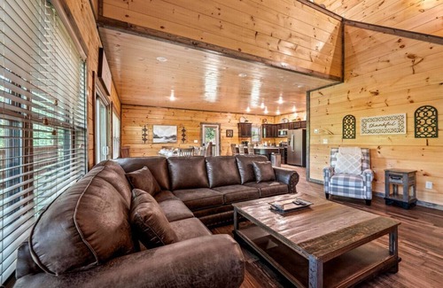 Sevierville Cabin | Butler Cabin: New Cabin! 2BR w/Hot Tub*Fireplaces*Games*Quiet!