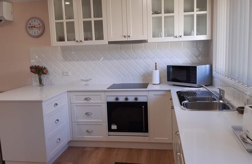 Tumut Cottage | Butterfly Cottage - Pet Friendly Tumut