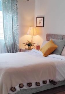 Roscoe Apartment | Butterfly Guesthouse - Entire Home within 5km of Galway City