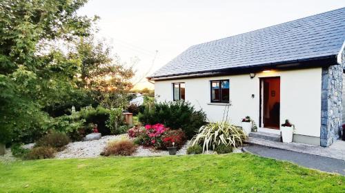 Roscoe Apartment | Butterfly Guesthouse - Entire Home within 5km of Galway City