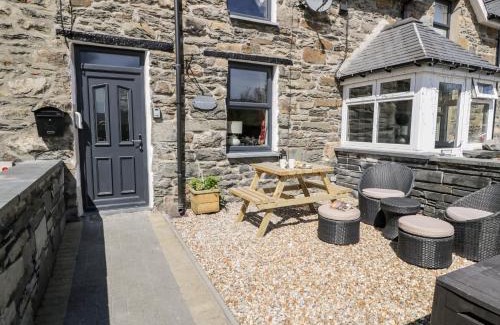 Tanygrisiau House | Bwthyn Ger Afon Riverplace Cottage